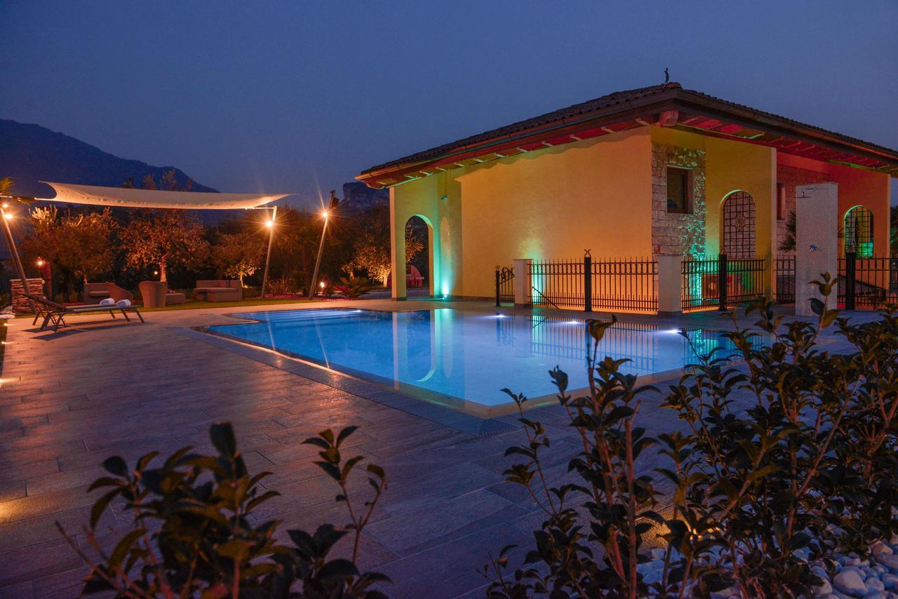 Villa Luxury House & Spa ริวาเดลการ์ดา ภายนอก รูปภาพ