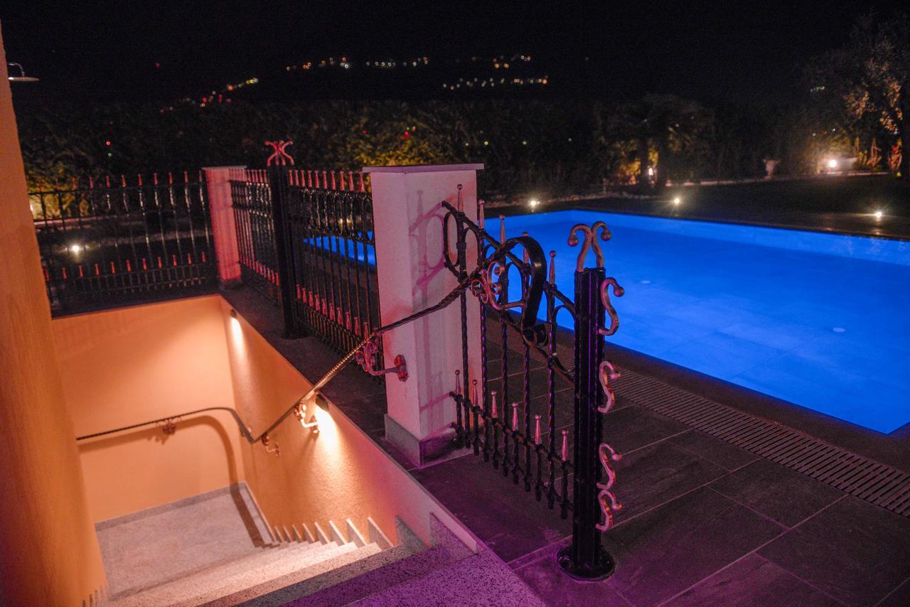 Villa Luxury House & Spa ริวาเดลการ์ดา ภายนอก รูปภาพ