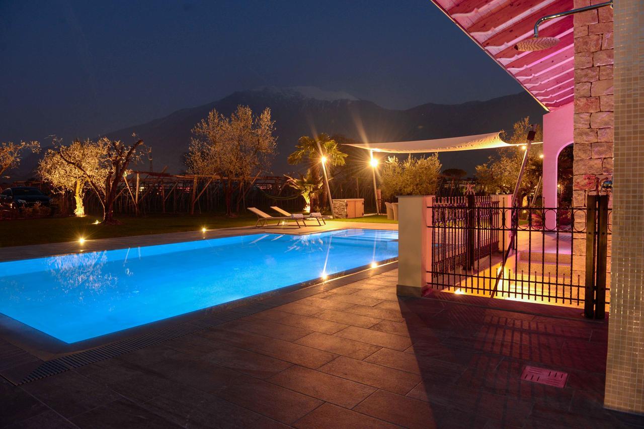 Villa Luxury House & Spa ริวาเดลการ์ดา ภายนอก รูปภาพ