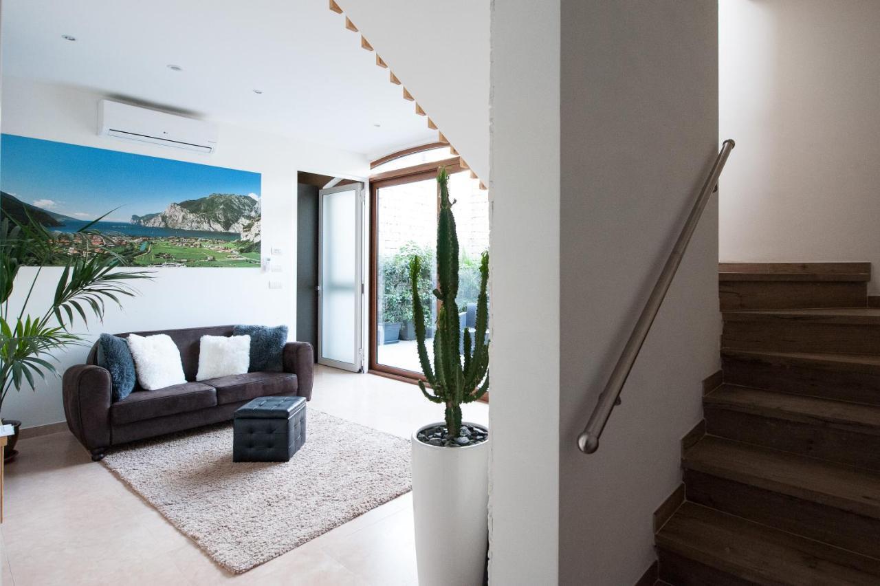 Villa Luxury House & Spa ริวาเดลการ์ดา ภายนอก รูปภาพ