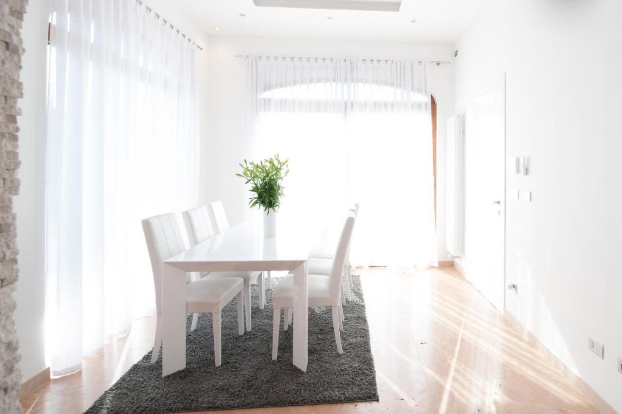 Villa Luxury House & Spa ริวาเดลการ์ดา ภายนอก รูปภาพ